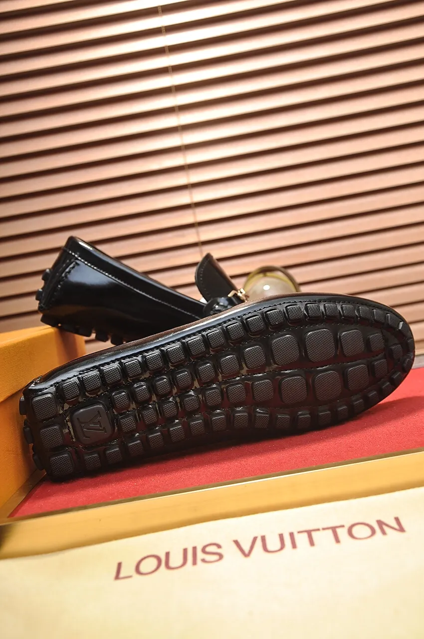 Men's men's shoes 💰420💶 [LV Doudou shoes] (water-dyed cowhide lining) new model is on the market, available on the official website. The new Doudou shoes are processed into single-color materials, and the uppers are made of imported horsehide leather. The body of the shoe is fully hemmed with mark thread, and is lined with imported original cowhide leather. The elegant shoe shape is super suitable for all-matching, and the size is 38-44.